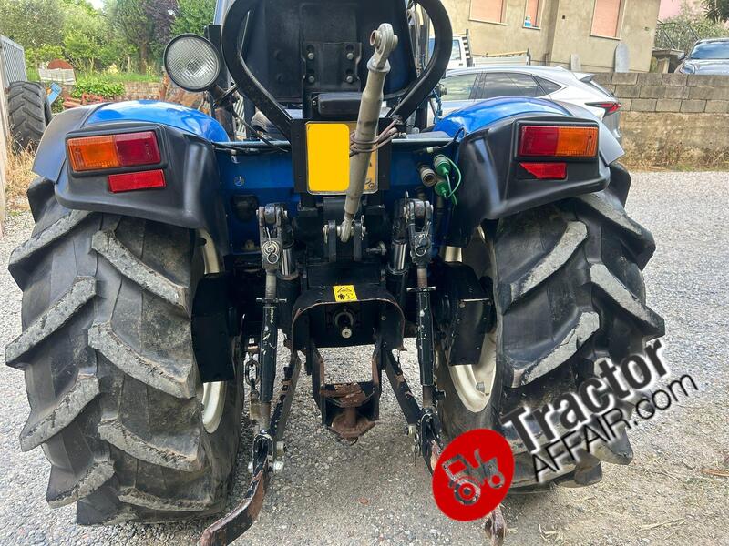 NEW HOLLAND TCE 40 CV TRATTORE USATO 4X4 CARICATORE PALA E FORCHE-PHOTO-2024-05-28-19-06-11 3.jpg